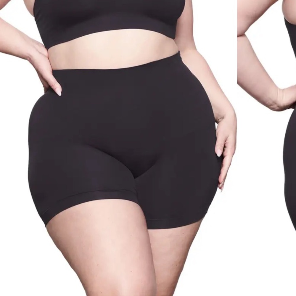 SKIMS SHORTS XS NWOT